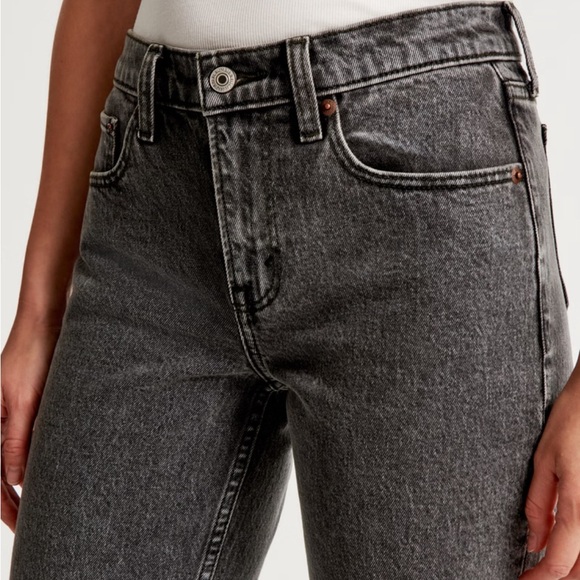 NWT Abercrombie Mid Rise 90s Straight Jeans 33 (16) Short - Picture 3 of 3